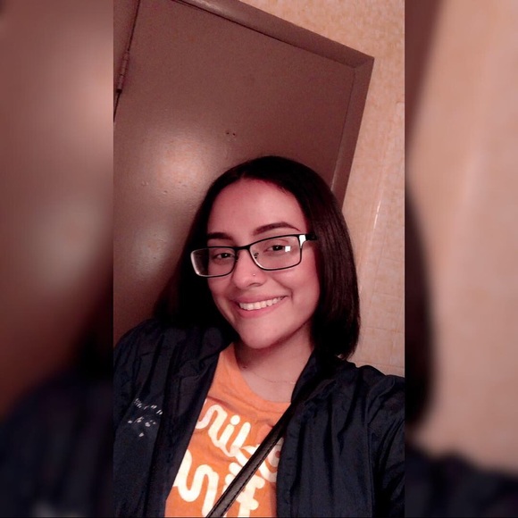 Meet your Posher, Yesenia - Picture 1 of 1